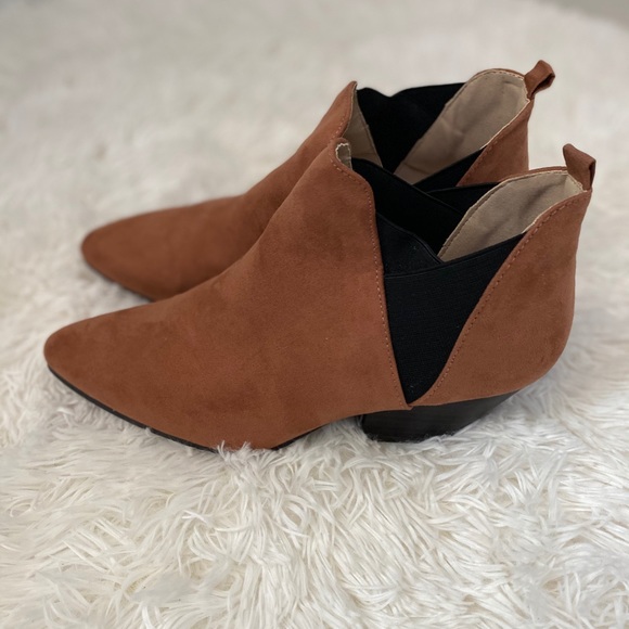 Brown Suede-like Elf Heels Boots Size 7 - Picture 3 of 8